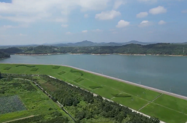 股票配资的公司行业门户 见证河湖蝶变 | 日照水库蝶变之路：生态保护与可持续发展共赢的范例